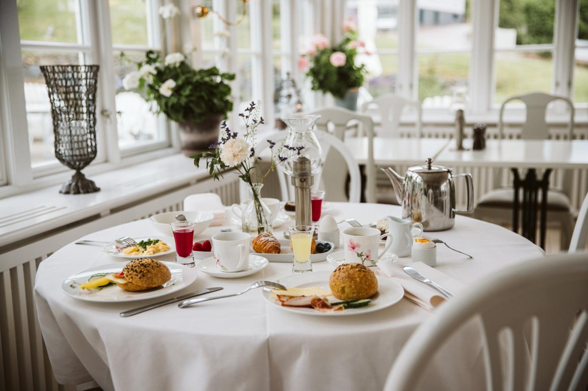 Hotel Rusthallargarden Arild Buitenkant foto